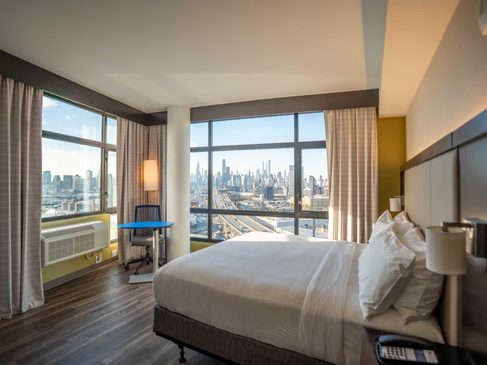 Holiday Inn Express Long Island City E photo 2