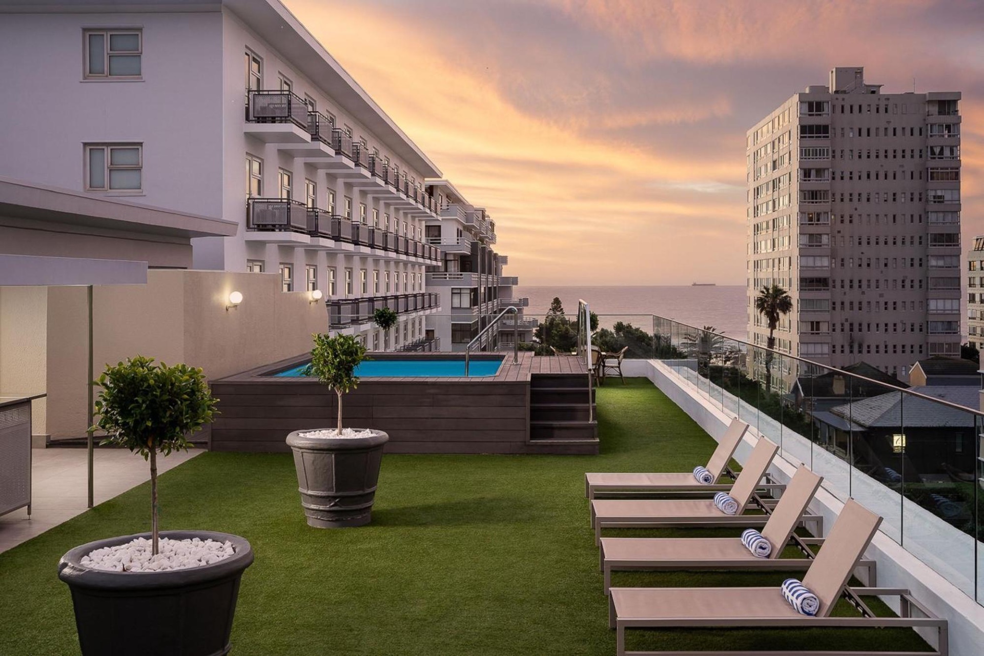 Protea Hotel by Marriott Cape Town Sea Point photo 3