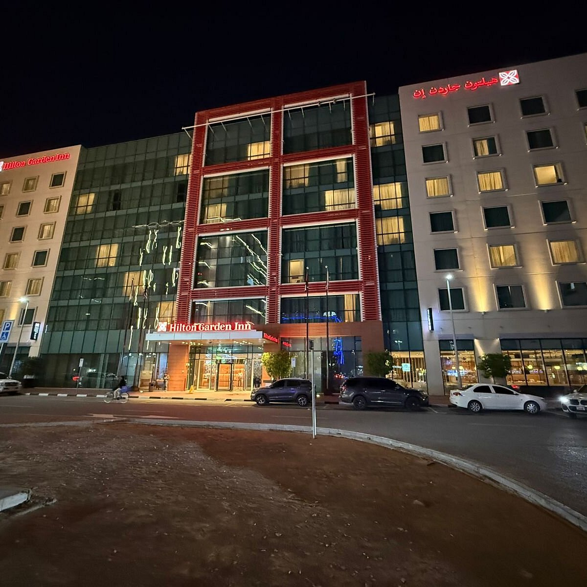 Hilton Garden Inn Dubai, Mall Avenue